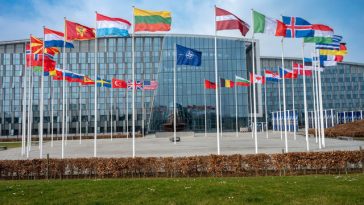NATO afirmă că „lucrează” cu Statele Unite pentru a „înţelege mai bine” decizia privind retragerea trupelor din Germania