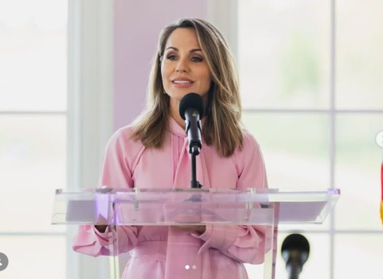 Trump numeşte un medic colaborator la Fox News, Nicole Saphier, în funcţia de chirurg general al Statelor Unite. Preşedintele îşi retrage propunerea iniţială, Casey Means, ceea ce reprezintă un eşec pentru secretarul sănătăţii Kennedy