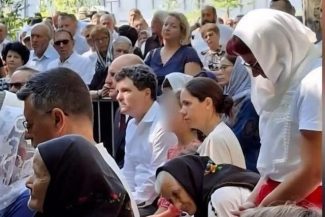 Nicuşor Dan: Într-o societate matură, conştientă de răspunderea faţă de oameni, exerciţiul libertăţii religioase e fundamental. De aceea, îndemnul meu e de a nu folosi valorile religioase ca pretexte pentru diviziuni artificiale sau confruntări sterile