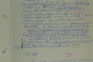 Securiştii ascultau şi rock(eri) – Tricourile cu misterioasa literă „A”, speriau securitatea. Ţinuta (păr lung, blugi, geci negre din piele, brăţări din piele cu ţinte metalice) nu se încadra în modelul promovat de regimul ceauşist