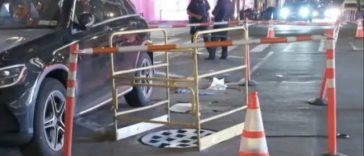 O femeie moare la New York, căzând de la trei metri înălţime într-un canal tehnic, printr-o trapă în drum, după ce a coborât din maşină, parcată în Manhattan