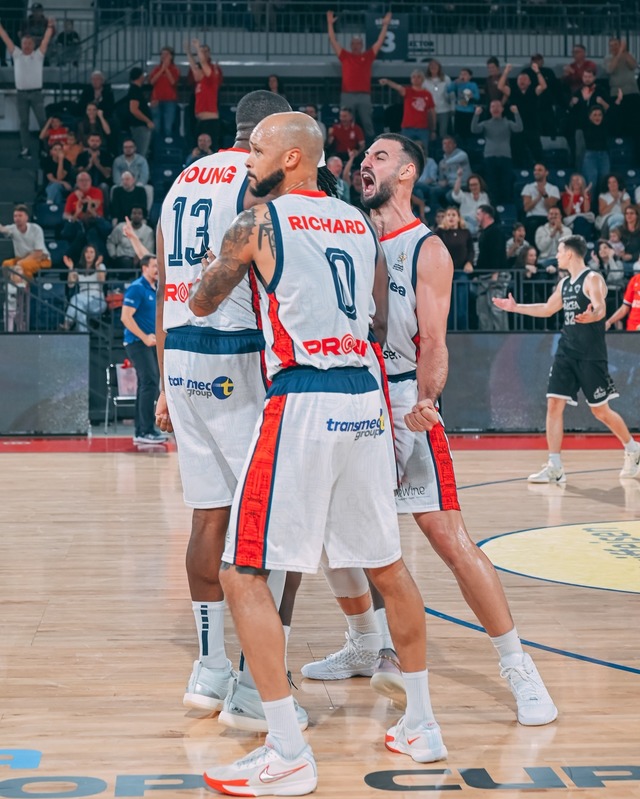 Baschet masculin: Dinamo Bucureşti – CSM Oradea, scor 72-76, în meciul 3 din semifinalele Ligii Naţionale
