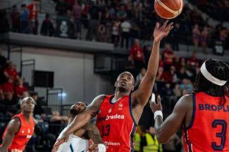 Baschet masculin: CSM Oradea, a treia victorie cu Dinamo Bucureşti şi este prima finalistă a Ligii Naţionale