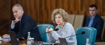 Oana Gheorghiu: Doresc să îmi cer scuze public faţă de acei parlamentari pe care i-am inoportunat permiţându-mi aroganţa de a le transmite un e-mail prin care i-am invitat să voteze conform propriei conştiinţe, nu conform ordinului de la şeful de partid