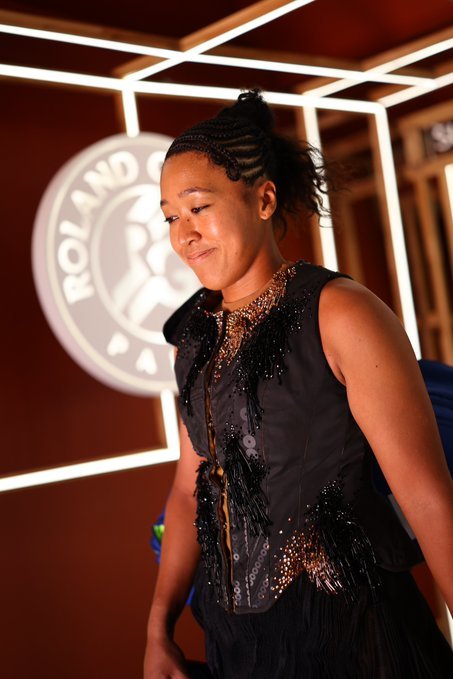 Naomi Osaka, nouă demonstraţie de stil. Ţinuta spectaculoasă purtată în primul tur la Roland-Garros – VIDEO