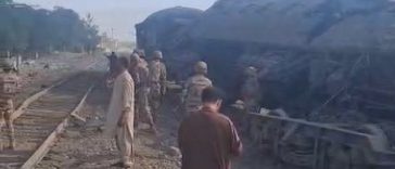 Pakistan: Cel puţin 24 de morţi într-un atac cu bombă asupra unui tren