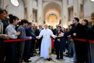Papa Leon condamnă cheltuielile militare europene, calificându-le drept o „trădare” a diplomaţiei