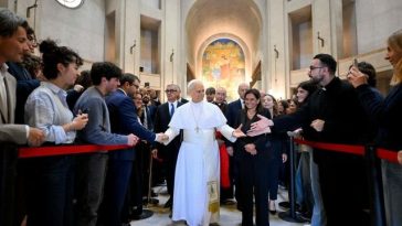 Papa Leon condamnă cheltuielile militare europene, calificându-le drept o „trădare” a diplomaţiei