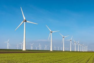 Comisia Europeană emite recomandări pentru protejarea consumatorilor vulnerabili împotriva preţurilor ridicate la energie/ Acestea vizează facilitarea unor alegeri în cunoştinţă de cauză şi prevenirea debranşărilor