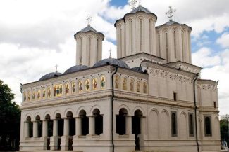 Înaltpreasfinţitul Părinte Casian, Arhiepiscopul Dunării de Jos, va săvârşi Slujba Privegherii în Catedrala Patriarhală, de Sfinţii Constantin şi Elena / Programul hramului istoric