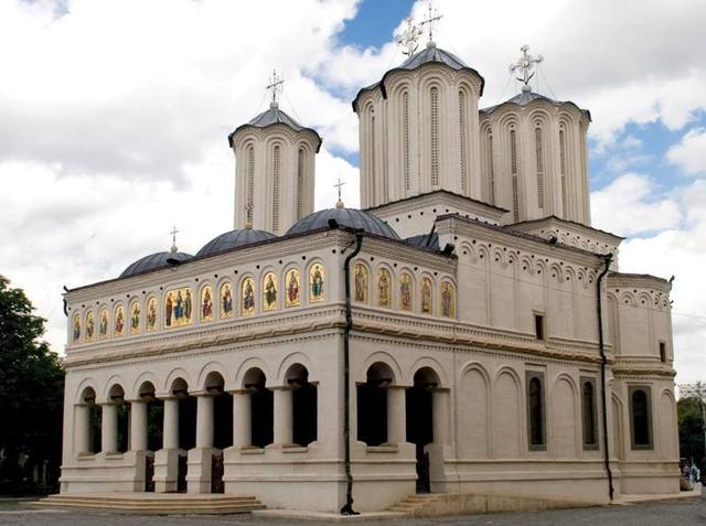 Înaltpreasfinţitul Părinte Casian, Arhiepiscopul Dunării de Jos, va săvârşi Slujba Privegherii în Catedrala Patriarhală, de Sfinţii Constantin şi Elena / Programul hramului istoric