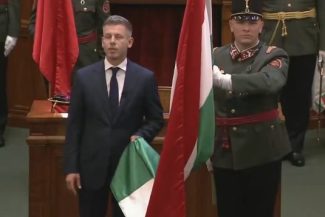 Peter Magyar a depus jurământul ca prim-ministru al Ungariei, promiţând că va „servi” ţara, şi nu „va domni” peste ea. UE salută „un nou capitol” odată cu învestirea succesorului lui Viktor Orban – VIDEO