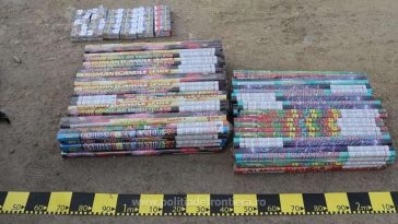 Dolj: 200 de articole pirotehnice, găsite de poliţiştii de frontieră într-un microbuz condus de un bulgar