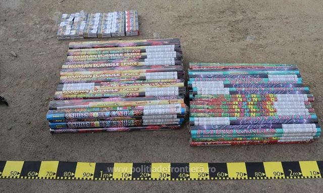 Dolj: 200 de articole pirotehnice, găsite de poliţiştii de frontieră într-un microbuz condus de un bulgar