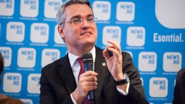 Ministrul interimar al Muncii, Dragoş Pîslaru, mesaj de 1 Mai, Ziua internaţională a Muncii: Mi-ar plăcea cu toţii să stăm să muncim şi nu să şobolănim prin Parlament cu moţiuni de cenzură