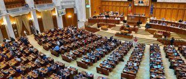Moţiunea de cenzură PSD-AUR a fost citită în plenul comun al celor două Camere ale Parlamentului / Votul, marţea viitoare