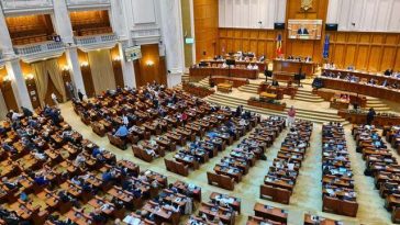 Moţiunea de cenzură PSD-AUR a fost citită în plenul comun al celor două Camere ale Parlamentului / Votul, marţea viitoare