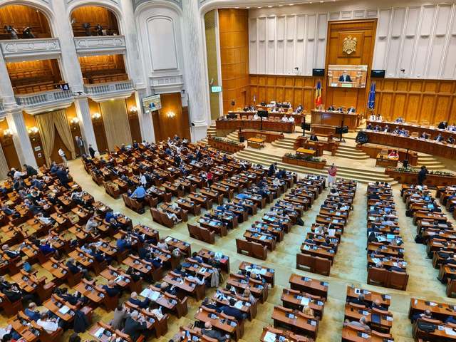 Moţiunea de cenzură PSD-AUR a fost citită în plenul comun al celor două Camere ale Parlamentului / Votul, marţea viitoare