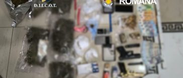Caraş-Severin: 25 de reţinuţi, după percheziţiile domiciliare în cazul traficului de droguri de mare risc/ Ce au găsit poliţiştii la locuinţele suspecţilor