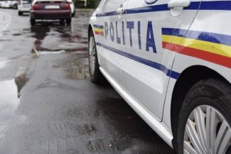 Un bărbat care şi-a ucis concubina cu un topor în cap în timp ce aceasta dormea alături de unul dintre copiii cuplului a fost trimis în judecată pentru omor calificat cu premeditare/ Sătmăreanul ascunsese toporul sub pat înainte să comită fapta