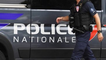 Paris: Confruntări violente în care au fost implicaţi suporteri ai OGC Nice, soldate cu şase răniţi. 65 de persoane au fost reţinute