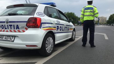Cluj: Amendă de aproape 5.000 de lei dată unui şofer filmat în timp ce face în repetate rânduri depăşiri încălcând marcajul continuu/ El a fost filmat din elicopter şi oprit de poliţiştii din Dej – VIDEO
