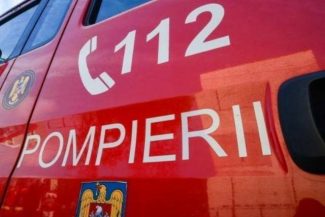 Tulcea: Incendiu puternic la o pensiune din Murighiol/ Din cauza vântului, focul s-a extins şi la o altă unitate de cazare din apropiere/ Nu sunt persoane surprinse de incendiu