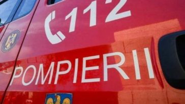 Tulcea: Incendiu puternic la o pensiune din Murighiol/ Din cauza vântului, focul s-a extins şi la o altă unitate de cazare din apropiere/ Nu sunt persoane surprinse de incendiu