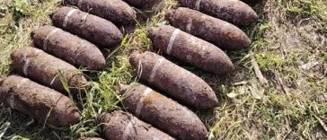 Muniţie descoperită într-o localitate din judeţul Iaşi, în timpul săpăturilor pentru realizarea unui gard/ Cele 71 de proiectile perforante şi cele 21 de proiectile explozive au fost ridicate de pirotehnicieni