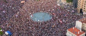 Protest masiv la Belgrad. Manifestanţii s-au ciocnit cu forţele de ordine