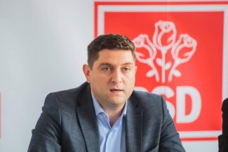 Şeful PSD Iaşi, Bogdan Cojocaru, îl acuză pe preşedintele Consiliului Judeţean, liberalul pe Costel Alexe, că nu a atras fonduri europene sau guvernamentale consistente: A punctat la alte capitole. Şi-a sporit averea şi a adunat dosare penale