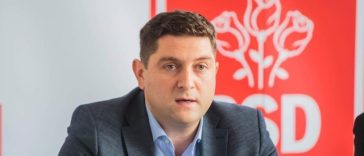 Şeful PSD Iaşi, Bogdan Cojocaru, îl acuză pe preşedintele Consiliului Judeţean, liberalul pe Costel Alexe, că nu a atras fonduri europene sau guvernamentale consistente: A punctat la alte capitole. Şi-a sporit averea şi a adunat dosare penale