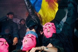 Protestul formaţiei Pussy Riot la Bienala de la Veneţia a determinat închiderea temporară a pavilionului Rusiei/ Manifestaţie ANGA faţă de participarea Israelului/ VIDEO