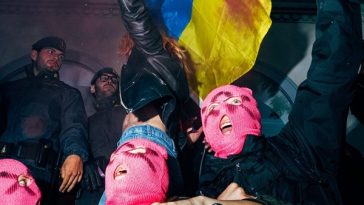 Protestul formaţiei Pussy Riot la Bienala de la Veneţia a determinat închiderea temporară a pavilionului Rusiei/ Manifestaţie ANGA faţă de participarea Israelului/ VIDEO