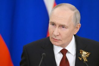 Ucraina şi Rusia s-au acuzat reciproc de încălcarea armistiţiului anunţat de Donald Trump. Putin spune că Moscova nu a primit nicio propunere din partea Kievului în privinţa schimbului de prizonieri