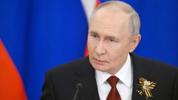Ucraina şi Rusia s-au acuzat reciproc de încălcarea armistiţiului anunţat de Donald Trump. Putin spune că Moscova nu a primit nicio propunere din partea Kievului în privinţa schimbului de prizonieri