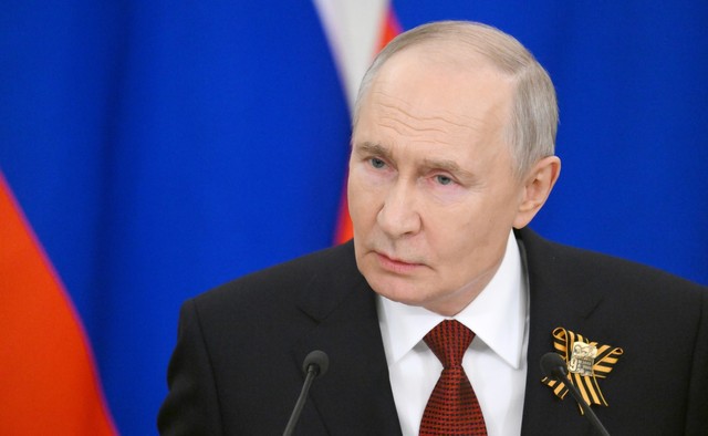 Ucraina şi Rusia s-au acuzat reciproc de încălcarea armistiţiului anunţat de Donald Trump. Putin spune că Moscova nu a primit nicio propunere din partea Kievului în privinţa schimbului de prizonieri