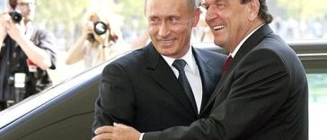 Germania se arată sceptică faţă de propunerea lui Putin privind implicarea fostului cancelar Schroeder în negocierile de pace din Ucraina