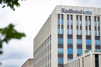 Un pacient spitalizat în Olanda cu o ”suspiciune slabă” de infectare cu virusul ebola. OMS creşte de la ”ridicat” la ”foarte ridicat” riscul epidemiei de ebola în Republica Democratică Congo. 750 de cazuri suspecte în RDC şi 177 de decese legate probabil