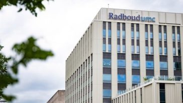 Un pacient spitalizat în Olanda cu o ”suspiciune slabă” de infectare cu virusul ebola. OMS creşte de la ”ridicat” la ”foarte ridicat” riscul epidemiei de ebola în Republica Democratică Congo. 750 de cazuri suspecte în RDC şi 177 de decese legate probabil