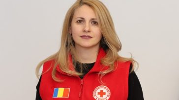 „Am avut o doamnă, şi-a luat prima dată tensiunea la noi în caravană şi când s-a umflat tensiometrul s-a speriat”. România rurală, aşa cum e descoperită de Crucea Roşie: Oameni care nu au fost niciodată la medic, care se tratează cu varză şi lipitori