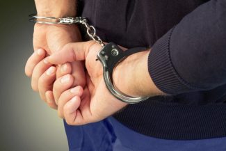 Călăraşi: Bărbat, arestat preventiv după ce şi-a agresat sexual fiica de 15 ani, diagnosticată cu retard mental sever şi întârziere severă a dezvoltării limbajului