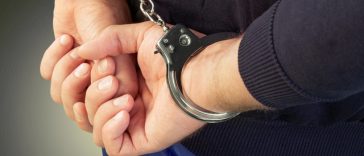 Călăraşi: Bărbat, arestat preventiv după ce şi-a agresat sexual fiica de 15 ani, diagnosticată cu retard mental sever şi întârziere severă a dezvoltării limbajului