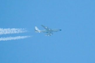 Un avion britanic de spionaj de tip Rivet Joint, neînarmat, ”interceptat în mod periculos” de două avioane ruseşti de vânătoare de tip Su-35 şi Su-27 deasupra Mării Negre, denunţă Londra. Aeronava RAF efectua un zbor de rutină NATO de securizare a flancul
