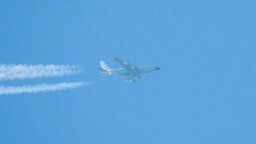 Un avion britanic de spionaj de tip Rivet Joint, neînarmat, ”interceptat în mod periculos” de două avioane ruseşti de vânătoare de tip Su-35 şi Su-27 deasupra Mării Negre, denunţă Londra. Aeronava RAF efectua un zbor de rutină NATO de securizare a flancul