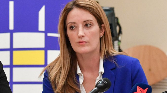 Roberta Metsola a fost informată de Nicuşor Dan despre situaţia din România, la Summitul de la Erevan, s-a convenit o amânare a vizitei în România / Decizia şefului statului de a nu mai ţine recepţia de Ziua Europei, pe fondul crizei – surse