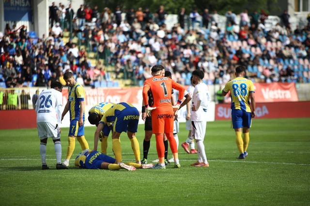Petrolul Ploieşti: Yohan Roche, dus la spital cu ambulanţa după meciul cu FC Botoşani