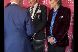 Rod Stewart l-a felicitat pe regele Charles pentru că l-a pus la punct pe „ticălosul” Donald Trump – VIDEO