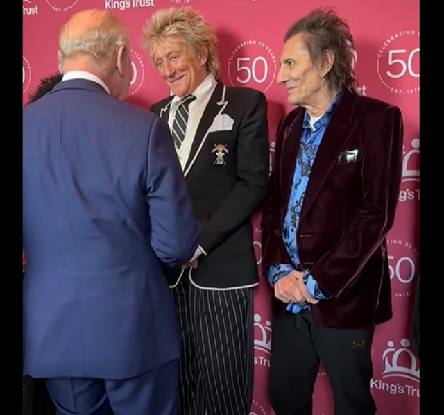 Rod Stewart l-a felicitat pe regele Charles pentru că l-a pus la punct pe „ticălosul” Donald Trump – VIDEO
