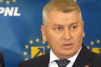 MOŢIUNE DE CENZURĂ – Florin Roman (PNL): Se naşte o nouă alianţă politică între PSD şi AUR / Nu va fi un eveniment cu artificii, va fi un eveniment în care se dă foc României
